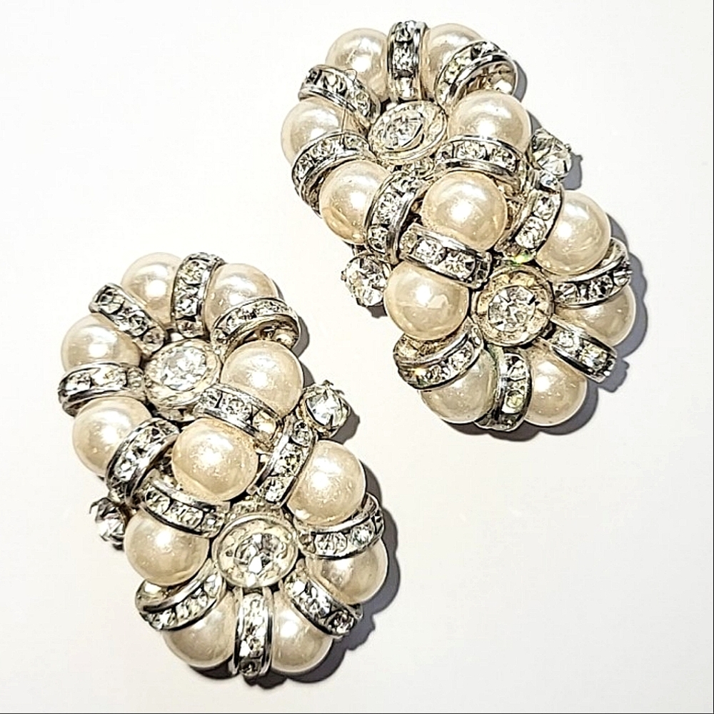 FAUX PEARL DOUBLE CLUSTER EARRINGS - VINTAGE CLIP-ON - Picture 7 of 7